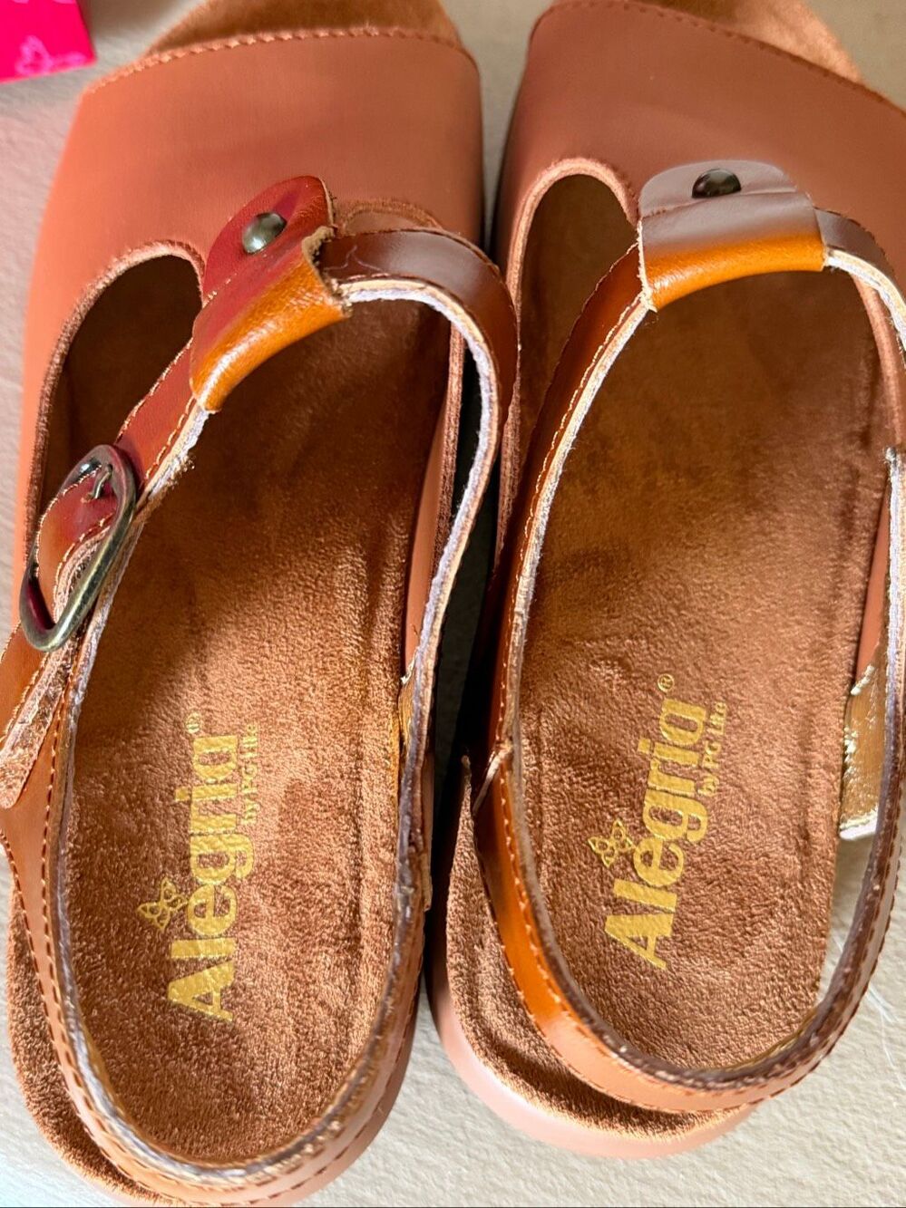 NWT Alegria Betsie stretch luggage sandals. Comfort shoes in size 9. - Picture 2 of 9
